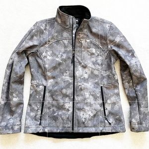 THE NORTH FACE WOMENS WINDWALL JACKET SIZE LARGE
